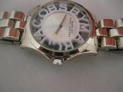  Reloj para Dama marca MARC JACOBS metalico - Imagen 2