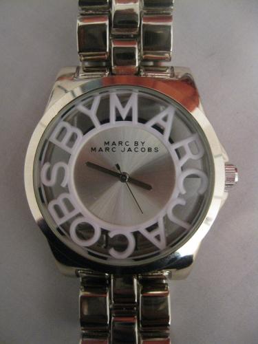  Reloj para Dama marca MARC JACOBS metalico - Imagen 3