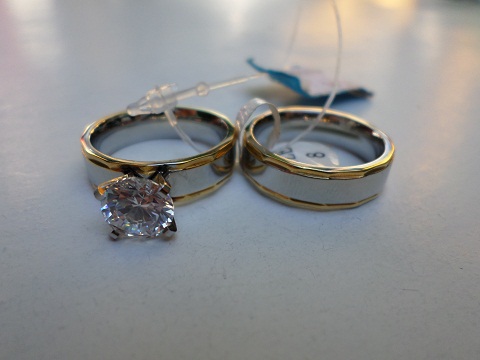 anillos de compromiso y matrimonio combinad - Imagen 1