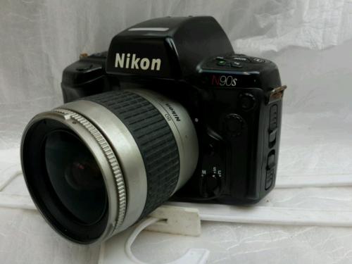 Vendo 60 Fijos Camara Nikon N90s con lente  - Imagen 1