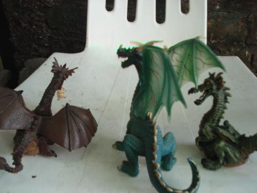 vendo juego de 3 dragones(2 alados) muy bonit - Imagen 2