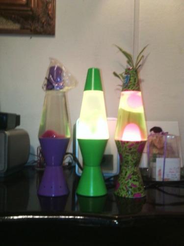Vendo bonitas lamparas de lava 15 la moradit - Imagen 1