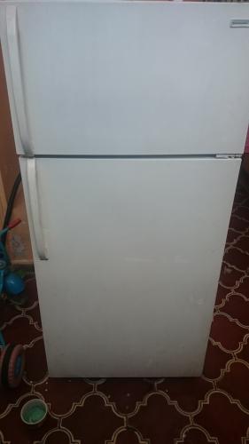 vendo refrigerador de 12 pies grande es frio  - Imagen 1