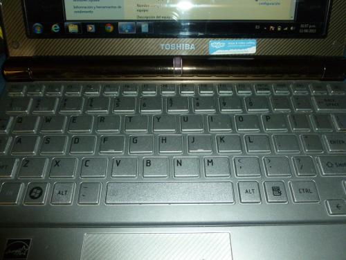 En venta mini laptop Toshiba nítida 1 RAM Di - Imagen 2