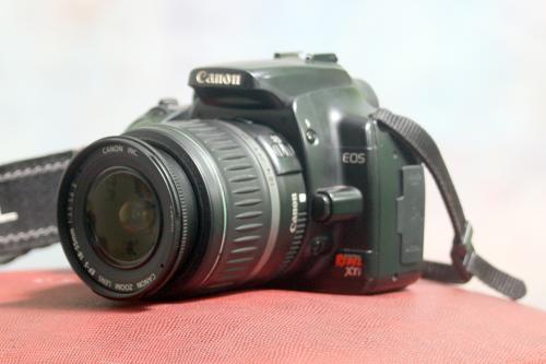 Canon EOS REBEL XTI  Ofrece una gran combinac - Imagen 2