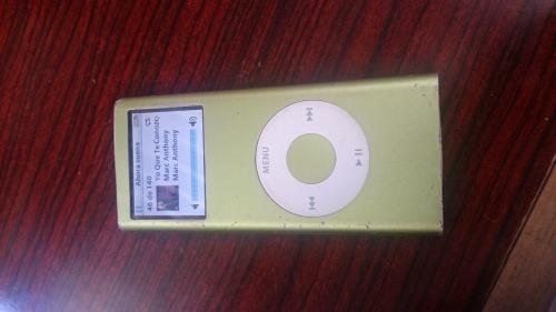 Vendo iPod nano de 4Gb con 140 canciones incl - Imagen 1