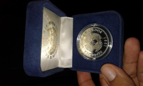 Vendo moneda de plata de El Salvador en 60 d - Imagen 1