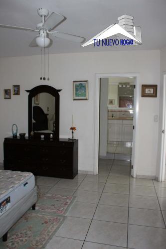 Apartamento amueblado en colonia San Benito  - Imagen 2