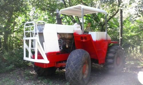 Tractor case 1470 4 x 4 con motor cumin 400 c - Imagen 1