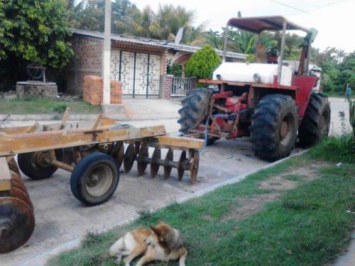 Tractor case 1470 4 x 4 con motor cumin 400 c - Imagen 2