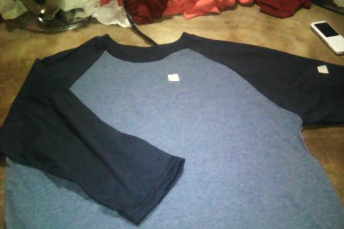 camisetas negras grices y blusas  1 UND - Imagen 3