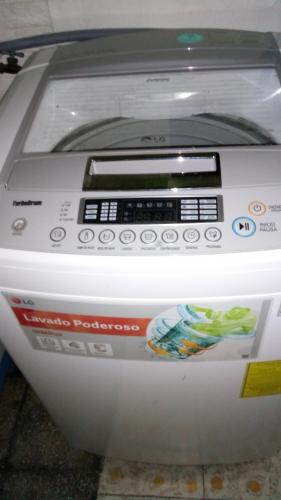 Vendo lavadora LG blanca digital y con atrap - Imagen 1