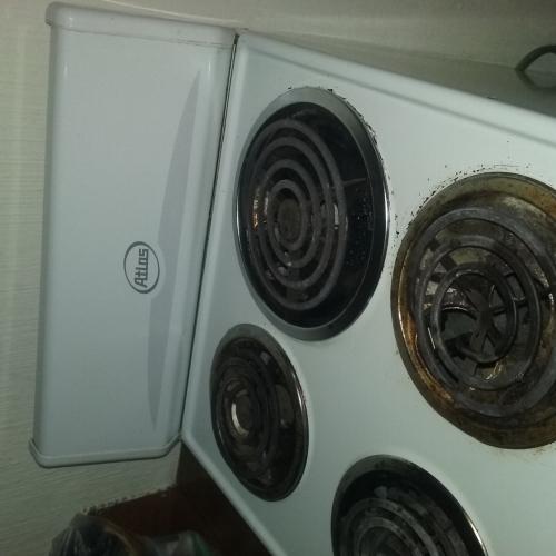 Vendo cocina eléctrica marca Atlas 4 quemad - Imagen 1