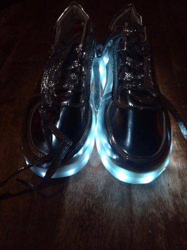 se vende bonitos zapatos tenis con luz led re - Imagen 2