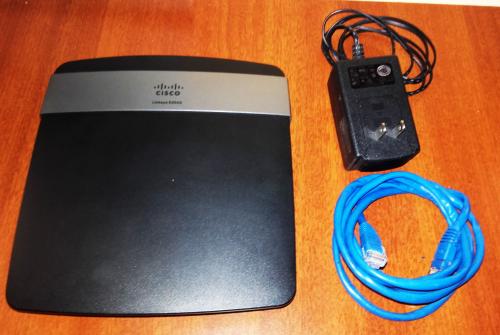 Router Cisco con sus cables como nuevo a to - Imagen 1