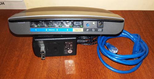 Router Cisco con sus cables como nuevo a to - Imagen 2