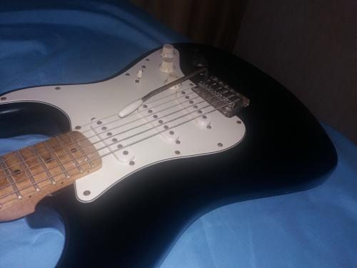 Guitarra electrica Squier Strat Fender la d - Imagen 1
