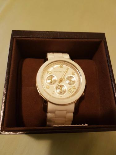 Vendo elegante reloj para dama marca Michael  - Imagen 3