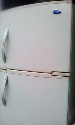 refrigeradora cetron 2 puertas frio semi sec - Imagen 1