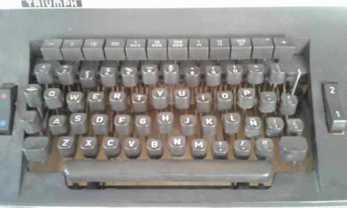 Maquina de escribir Triumph Matura 500 Alema - Imagen 2