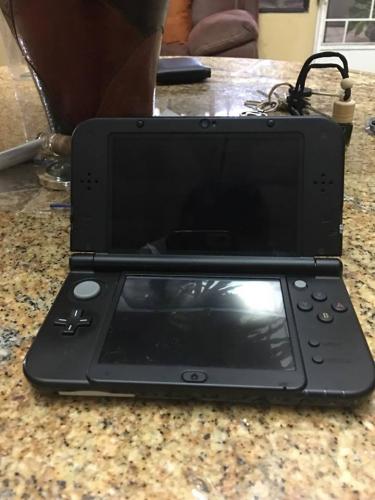 Vendo New 3DS XL con caja cargador y pokemon  - Imagen 2