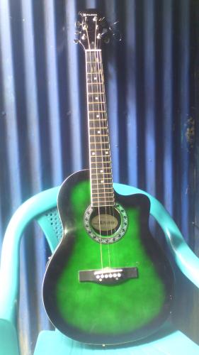 Vendo guitarra electroacustica usada color ne - Imagen 1