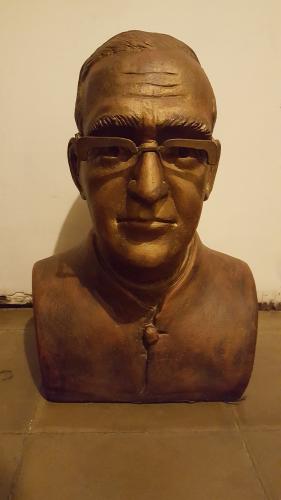 Busto de Mons Romero en venta en tecnica hig - Imagen 1