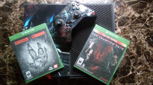 Vendo Xbox ONE con Skin de Gears of War 4 con - Imagen 1