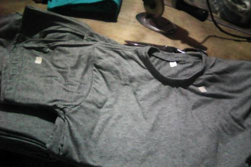 Camisas grises a 1  sin estampado Elabora - Imagen 2