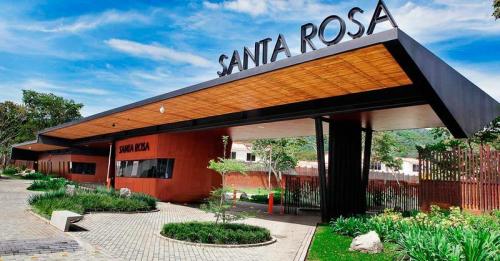Alquilo amplia propiedad en Santa Rosa es de - Imagen 1