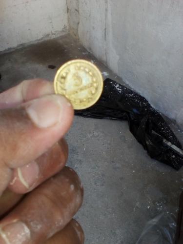 Vendo moneda en baño de oro de tres centavos - Imagen 1