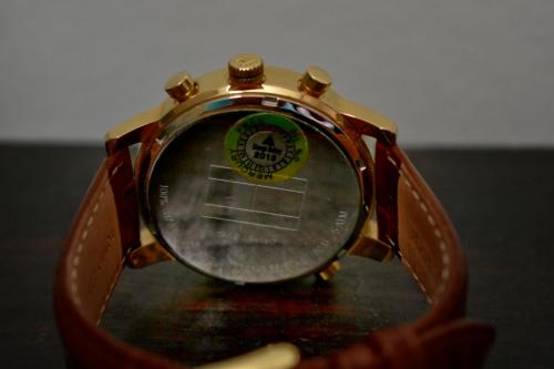 Reloj Tommy Hilfiger en caja con sus manuale - Imagen 3