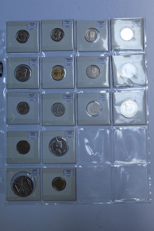Coleccion de monedas de diversas partes del m - Imagen 3