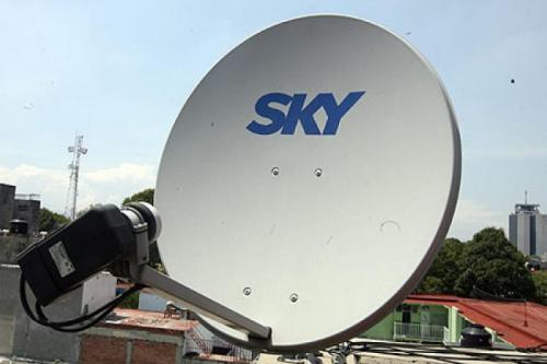 Antena satelital de Sky con el decodificador  - Imagen 1