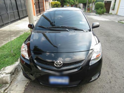 Toyota yaris 2010 color negro 4 puertas au - Imagen 1