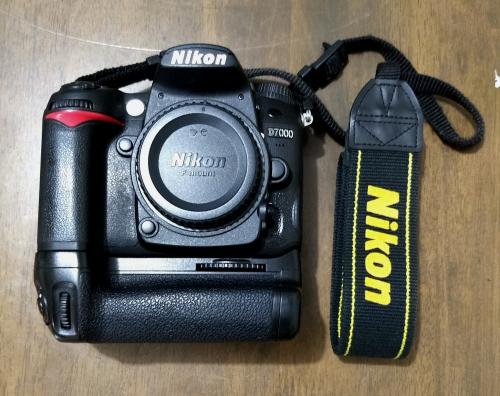 700 Nikon D7000 (cuerpo) + BATTERY GRIP Niko - Imagen 2