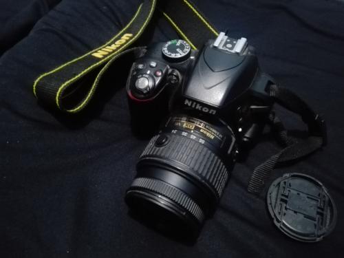 Nikon d3300 cajas y manuales y cargador y est - Imagen 1