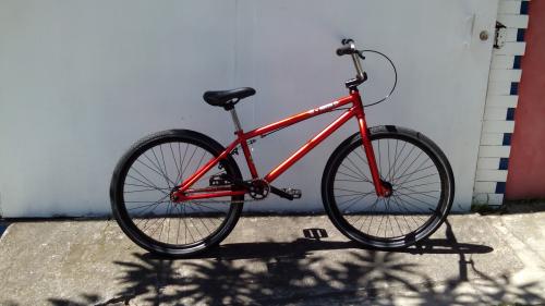 Bicicleta DK Cygnus BMX rodado 24 Color Roja  - Imagen 1