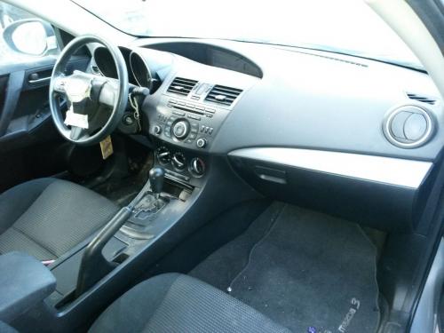 Se vende Mazda 3 año 2012 para reparar un da - Imagen 2