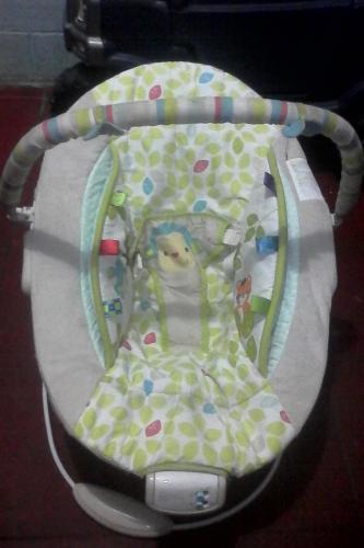 Vendo silla mecedora para bebé  con sonido - Imagen 2