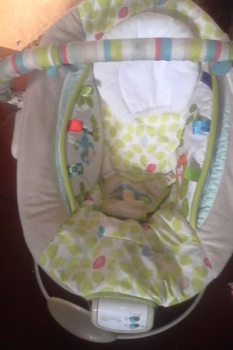 Vendo silla mecedora para bebé  con sonido - Imagen 3