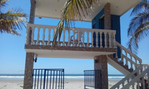Vendo propiedad en zona privada playa el cuco - Imagen 2