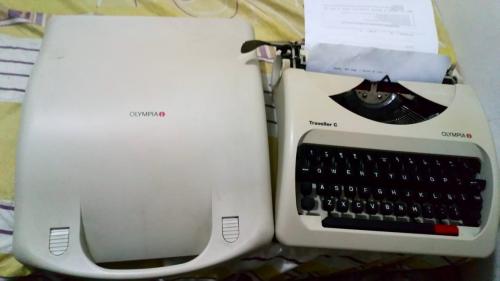 Vendo maquina de escribir casi nueva manual - Imagen 2
