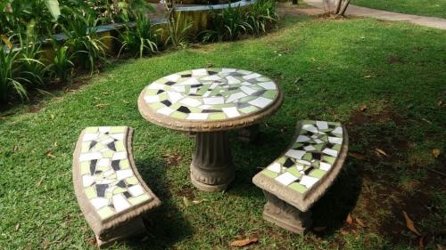Amueble su jardín con un  Juego de mesas con - Imagen 3