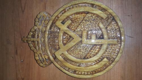 vendo escudo elaborado en madera del real mad - Imagen 1