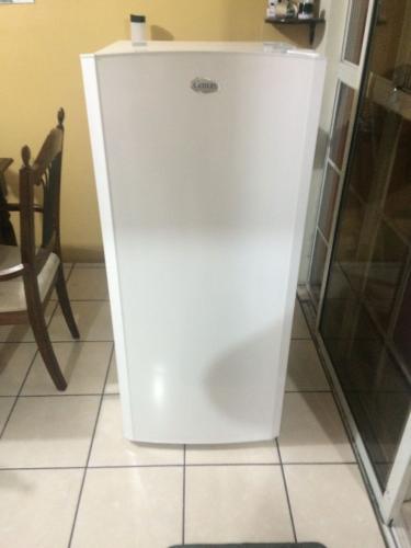 Se vende refrigeradora CENTRON 9 pies nueva  - Imagen 1