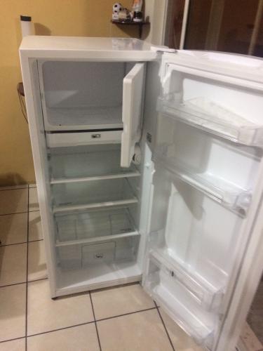 Se vende refrigeradora CENTRON 9 pies nueva  - Imagen 2