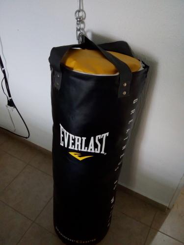 Vendo saco de entrenamiento MMA o BOX Everla - Imagen 1