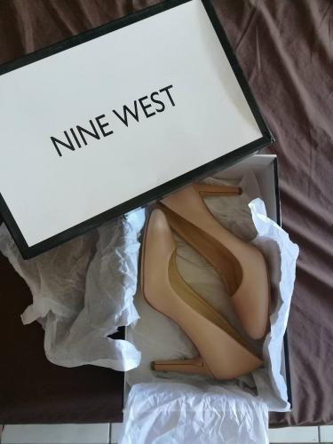 Zapatos de tacón Nine West nuevos en su caj - Imagen 1