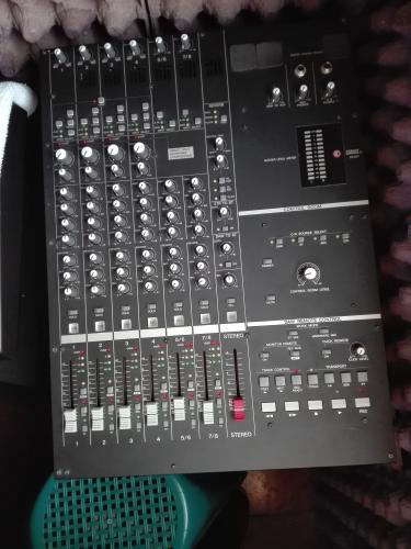 Mixer Yamaha n8 250 neg Para usarla en vivo  - Imagen 1